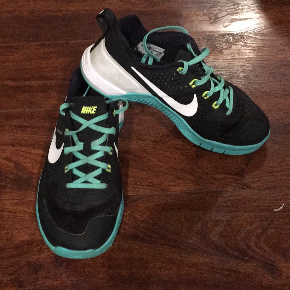 ✨Rare and discontinued Turquoise Nike Metcon✨